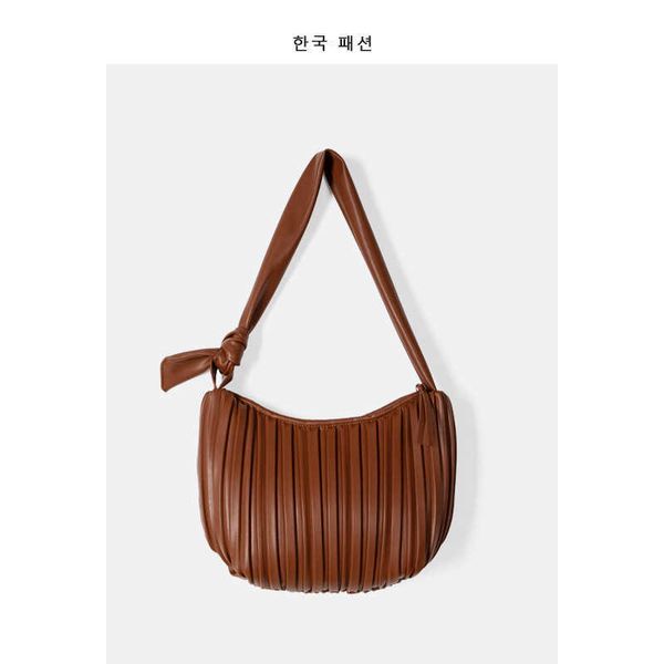 2021 autunno inverno nuovo design della minoranza coreana borsa rugosa borsa versatile con ascella a una spalla annodata morbida