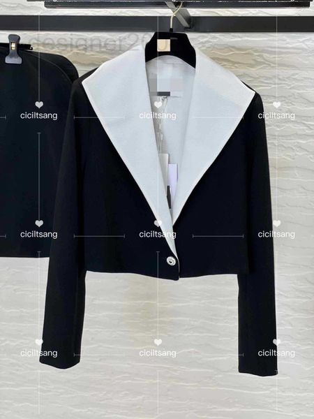 

women's two piece pants designer 2022 early spring new small fragrance style holiday series lapel one button casual short coat nycm, White