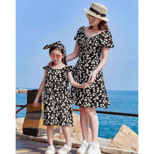

2022 new mother and daughter clothes printed floral short girls dress summer fashion family matching clothes princess dress aa220326, Red;yellow