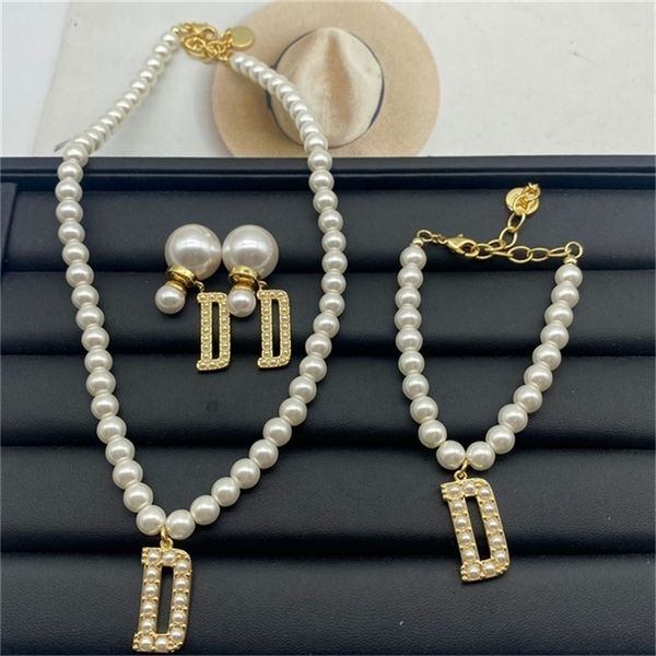 

2022 20% off designer jewelry design high sense letter pearl bracelet necklace female clavicle chain simple minority personality earrings, Golden