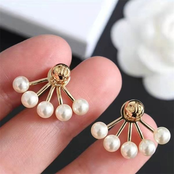 

80% off outlets pair letter fan-shaped pearl earrings women's fashion personalized simple, Golden