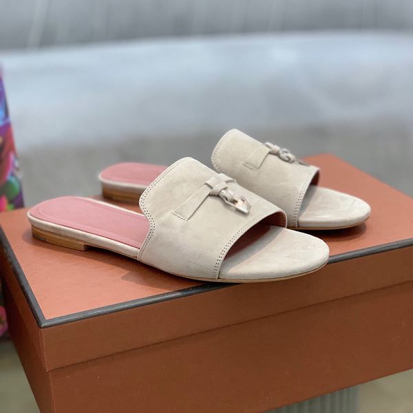 Sapatos Chinelos Sandálias de grife de luxo Feminino Charms de verão Casual Camurça Andar Sapatilhas Mules Fivela Slides