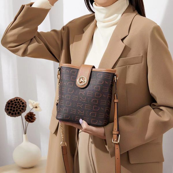

red dragonfly new bucket bag pvc tote women's one-shoulder women's messenger classic presbyopia