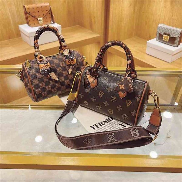 

pop middle-aged pillow bag live broadcast wide shoulder strap lattice diagonal rc28