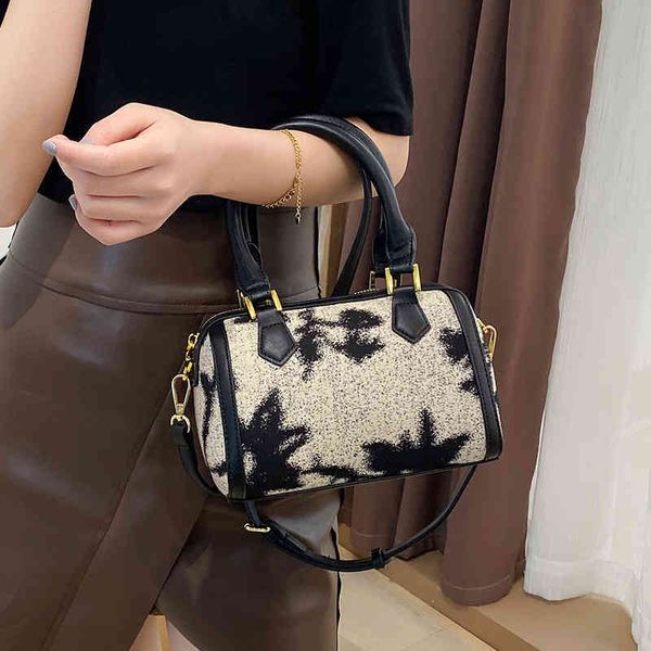 

outlet handbags new women's 2022 printed hand pillow mini bag oblique cross live broadcast