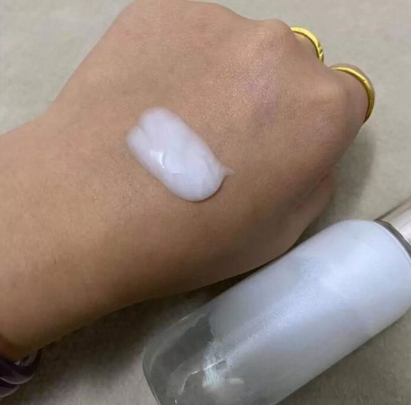 

the whitening halo serm le serum eclaircissant moisturizing 30ml essence shopping