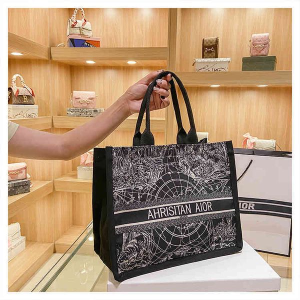 

2022 new designer handbags luxury autumn fashion niche design portable messenger shoulder{category}