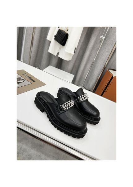 

2022 brand women style half slippers big chains italy design loafers genuine leather dress shoes black white