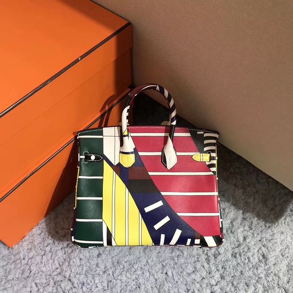 

2022 new bag fashion classic handbag leather design sense handbag printing