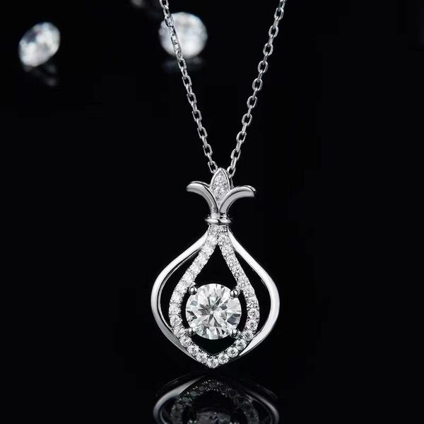 

trendy pendant necklaces 925 sterling silver 1ct d color vvs1 moissanite necklace for women ins jewelry plated 18k gold clavicle pe