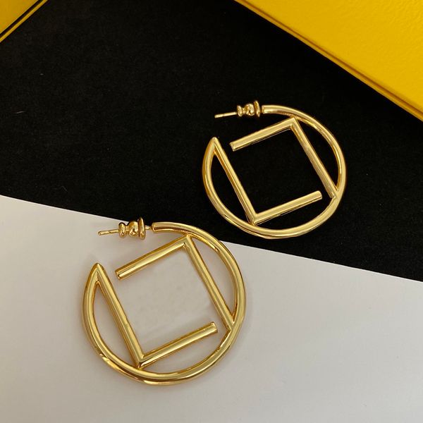 Moda Mulher Big Circle Brincos de argola de ouro simples para mulheres de luxo J￳ias de letra de j￳ias Casamento de brinco