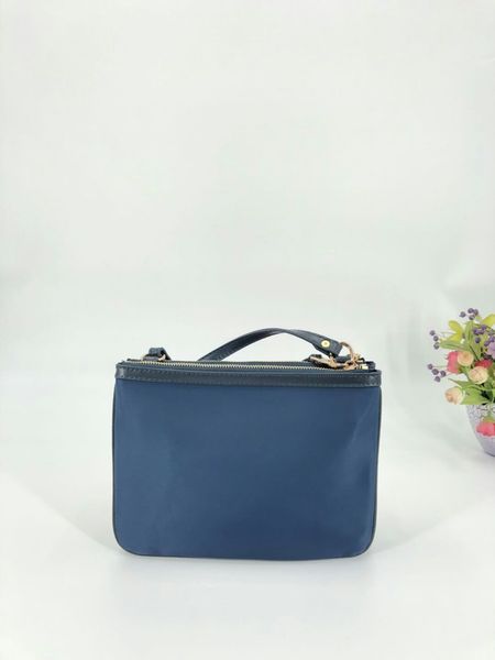 

2021 new ladies messenger bag precision waterproof a257