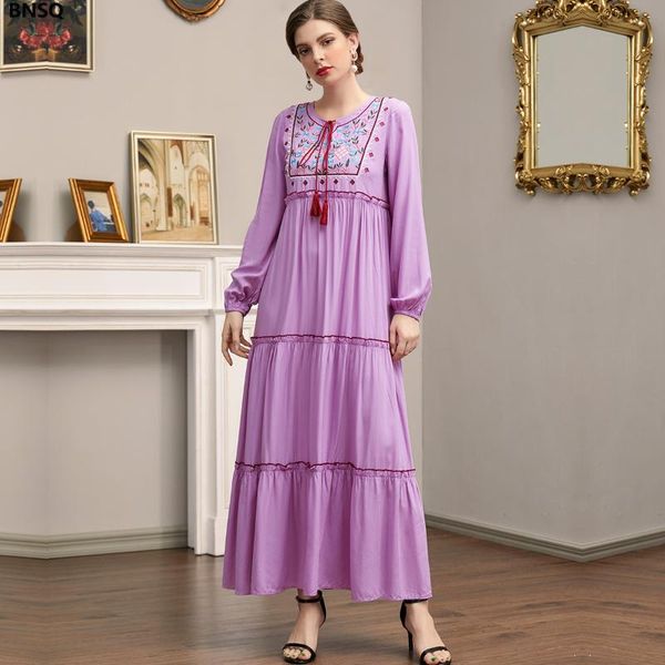 Casual Dresses Muslimische Frauen Langes Maxikleid Arabische Robe Purpurrot Gestickte Ethnische Mehrschichtige Plisseenähte Quaste Abaya RobeCasua