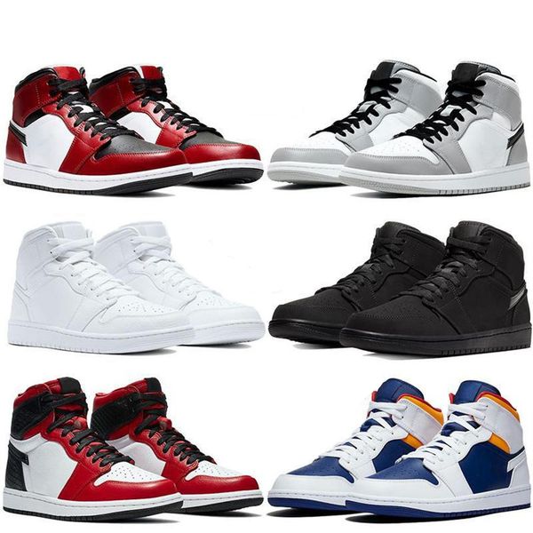 

2022 1 1s basketball shoes light smoke gray mid chicago toe satin snake mid triple white black sneakers
