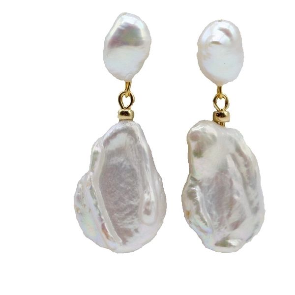 

fashionable ladies earrings, white baroque pearls, flat coin shape, short pearl earrings 220331, Silver