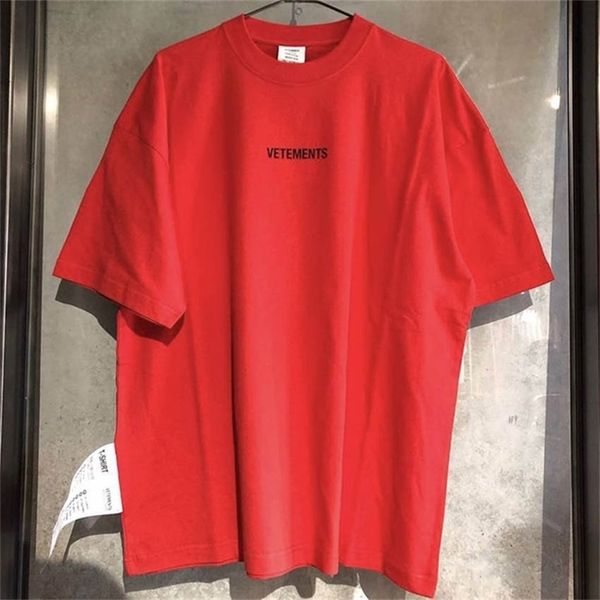 Vetements T Shirt Erkek Kadınlar 1 Yüksek Kaliteli Kırmızı Siyah Büyük Tag Vetements Tees Moda Vetements T-Shirts T200404