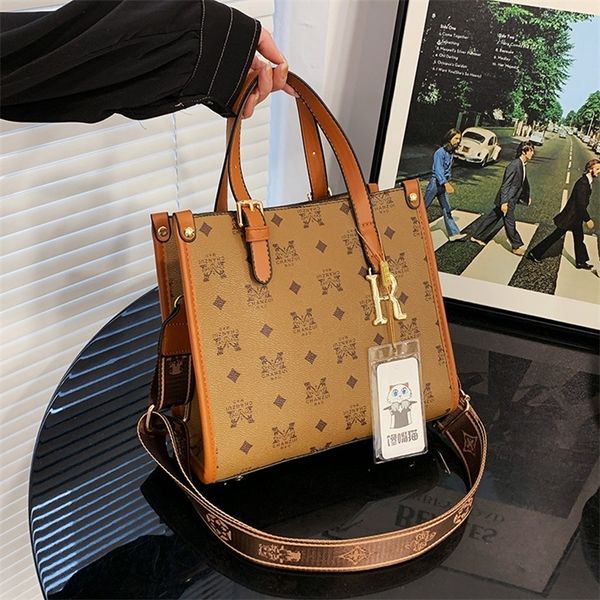 

30 off womens new trend printing highcapacity pu handbag fashion versatile one shoulder messenger bag