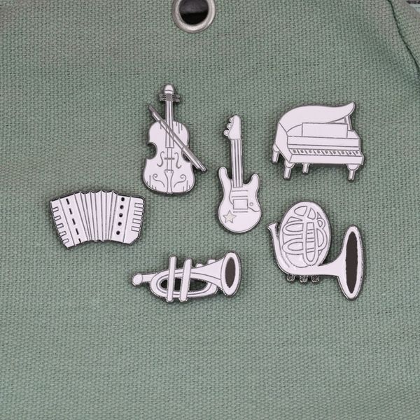 

europe white musical instrument series brooch piano guitar organ violin trumpet shape corsage collar pin alloy music instruments backpack cl, Gray