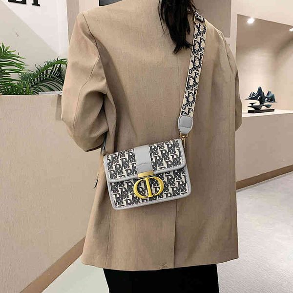 

bag female new cross carrying schoolgirl versatile sling one shoulder bag advanced small square bag purses_4oni