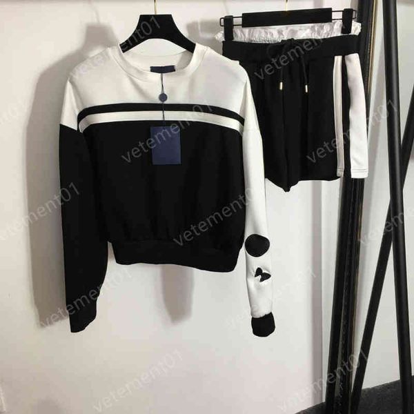 

womens two piece pants logo-embroidered flower colorblock long-sleeve sweatshirt and casual shorts 2 pieces sets luxury designer tracksuits, White