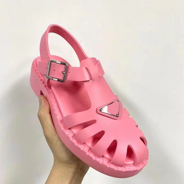 Sandálias de couro de patente emoção saltos mulheres designer exclusivo apontou toe vestido sapatos de casamento sapatos sexy letras calcanhar 35-41