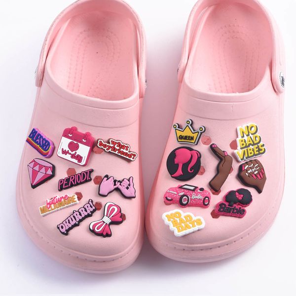 1 PCS 2022 Yeni Tasarımcı Kadınlar Timsah Ayakkabı Takımları Kız Güç Aksesuarları Güzellik Ruj Kraliçesi Clog Ayakkabı Pembe Dekorasyon