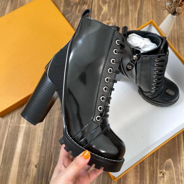 

2022 designer women boots ob38 martin desert leather boot flamingos love arrow medal real leathers coarse winter designers shoes with box, Black
