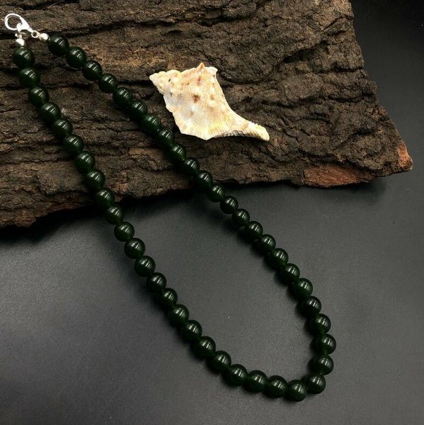 Natürliche dunkelgrüne Jade 8x8 mm Perlenstrecke Verstellbare Halskette