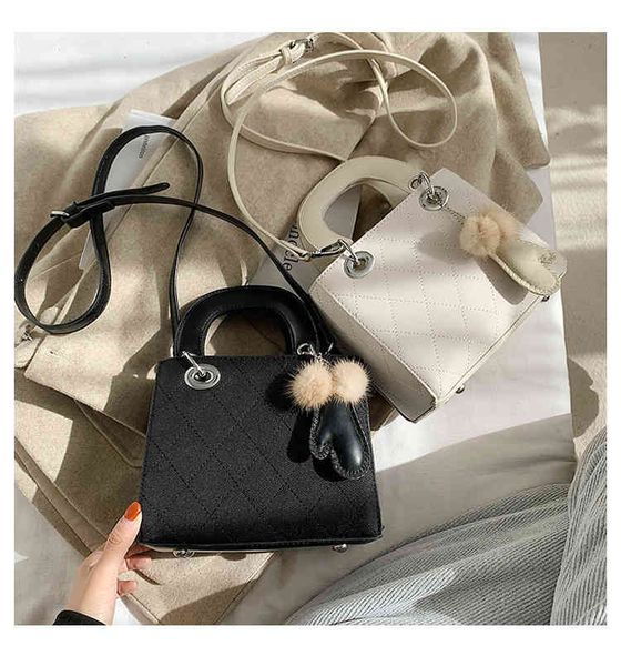 

korean small female 2022 new texture fashion messenger princess ins embroidered thread one shoulder handbag luxury designer