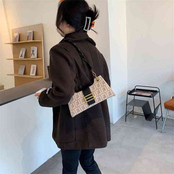 

70% factory online sale luggage red single shoulder armpit texture medieval small trendy ins bags