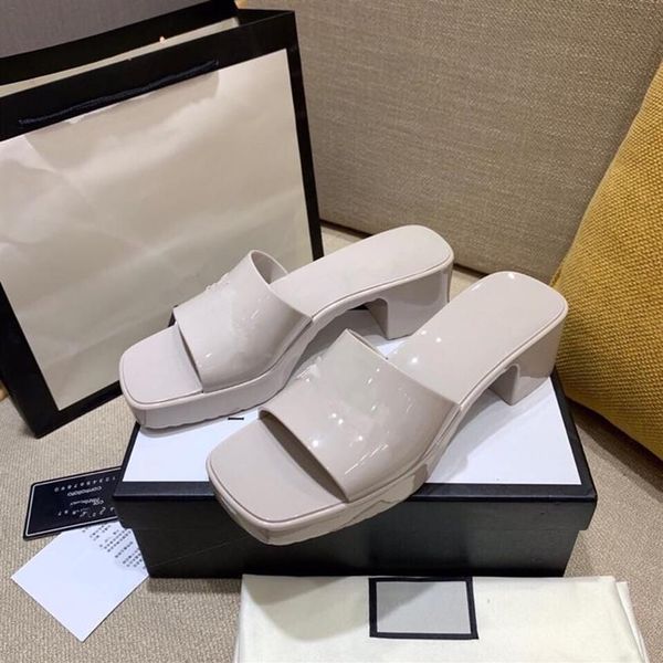 

2021 new beach slippers summer women's shoes thick heels semi luxury fashion flat heels sandals 35-41 have box us 4-10308q, Black
