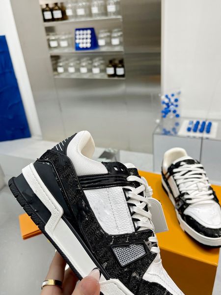 

casual shoes embroidered printed leather sneaker men women bee loved loafer strawberries snake valentines day beige ebony canvas designer sn, Black