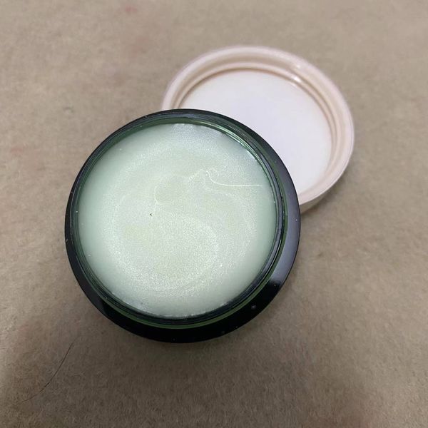 The Nutritious Lip Balm Idratante e idratante a lunga durata Labbra Trattamento per la pelle Balsamo a base di cura Base per rossetto idratante Trucco di bellezza