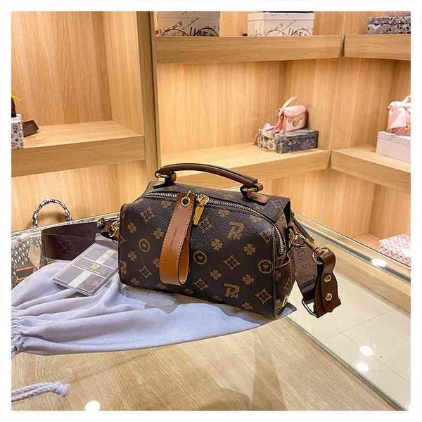 

factory wholesale bag women fashion trend portable women's bag large capacity diagonal single shoulder pillow
