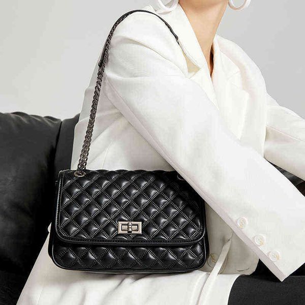 

2022 spring and summer cross messenger small square bag temperament women's single shoulder portable lingge chain korean version
