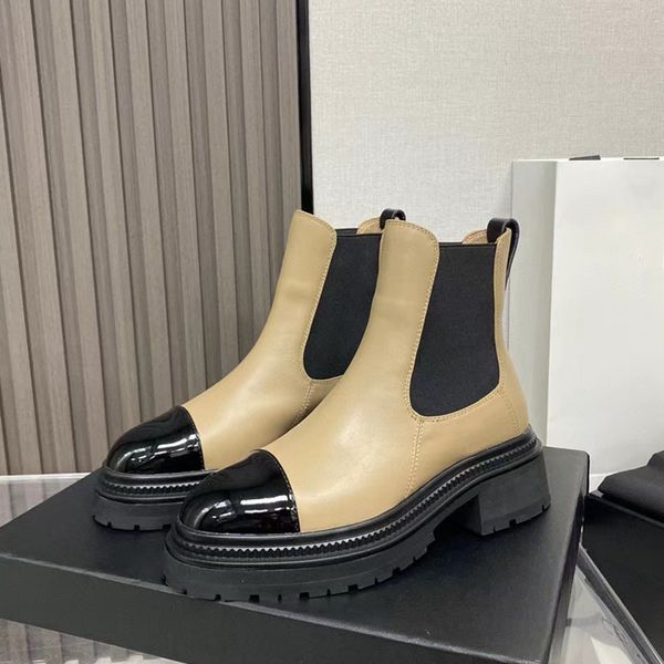 

2023 heavy duty beige chunky platform boots leather lace-up shoes combat boot chains buckle low heel martin booties ankle luxury designers b, Black