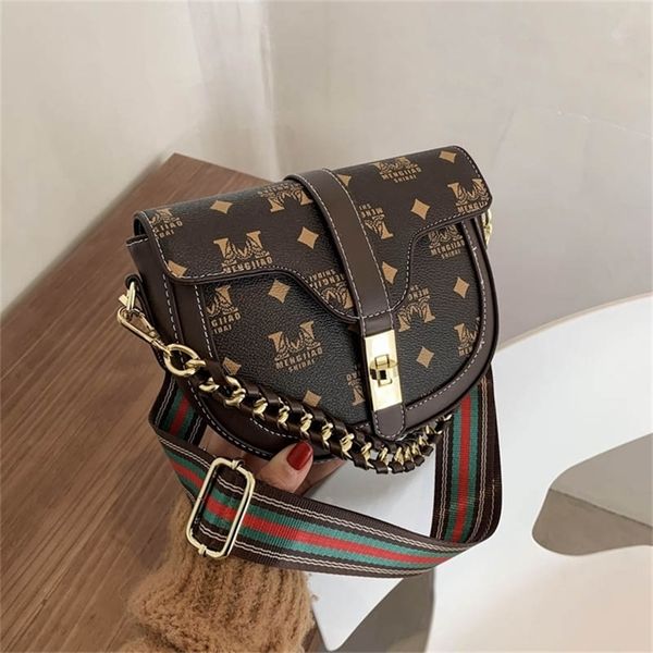 

2022 factory wholesale new women's one shoulder letter small popular fashion messenger atmospheric foreign style women's bag wuou