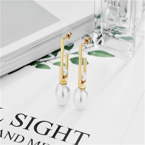 

2022 fashion 20% off designer jewelry d classic square pearl detachable three wearing temperament advanced sense simple personalized earring, Golden