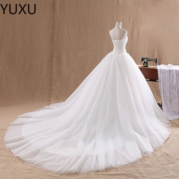 

embroidery plus size wedding dress appliques with scalloped neck a-line wedding dress full long sweep train corset and button vintage weddin, White