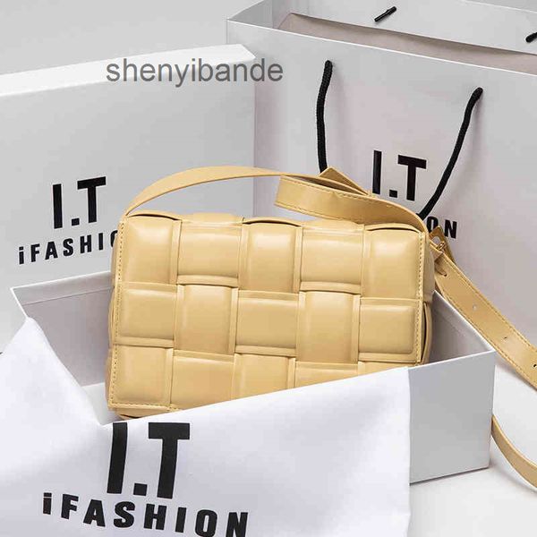 

venetas designer bag bottegas handbags women classic star 2022 trendy woven large lattice pillow bag tofu oblique cross leisure small square