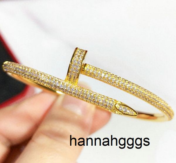 

fashion european and american chain personality hip hop sweet bracelet street shooting accessories cool men's and women's bracelet, Golden;silver