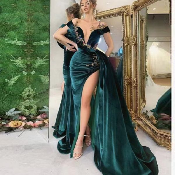 Dubai árabe elegante vestidos de noite de veludo frisado V-pescoço de alta fenda esmeralda verde sereia formal vestido vestido de festa vestes de soirée