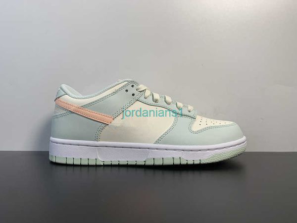 

designer shoes skateboard wmns duks low barely green snrks color sail/crimson tint-barely green outdoor running trainers