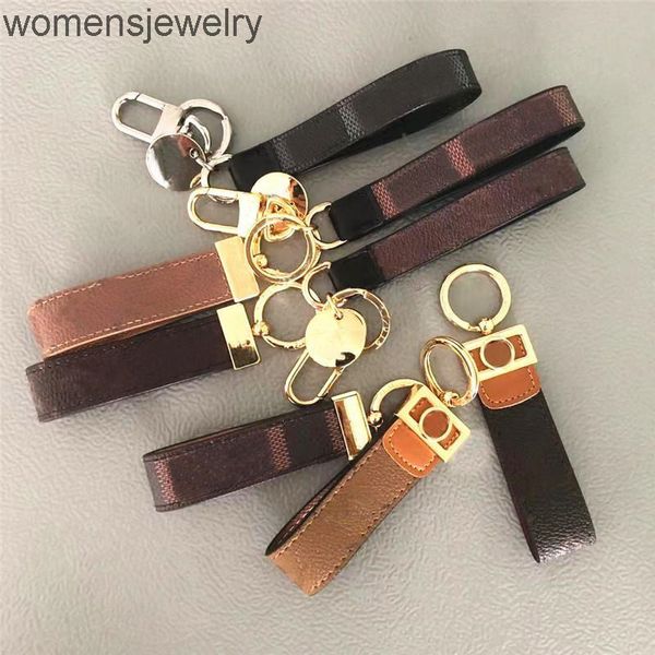 

luxury designer keychain buckle lovers car key-ring handmade leather designers keychains men women bag key rings pendant accessories 10, Silver