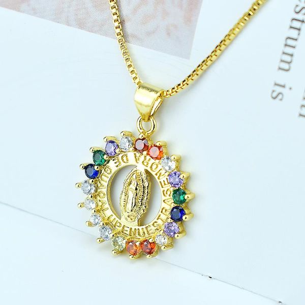 Collane con ciondolo Colore oro Santa Vergine Maria Donne Zirconia Pave Heart Pendenti rotondi Preghiera Dio Religione Gioielli