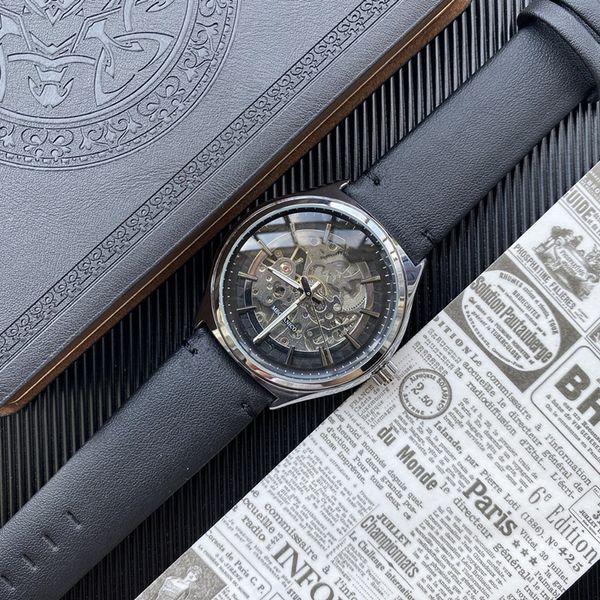 2024 Novos homens de luxo relógios Três pontos diâmetro Relógio mecânico automático de alta qualidade European top watchwatch strap hollow-out estilo