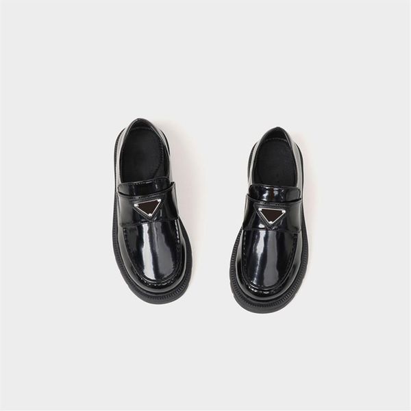 

designer shoes for kids student style boys girls slip on with badge flat shoes round toe fashion children sneaker solid color eur2291n, Black;grey