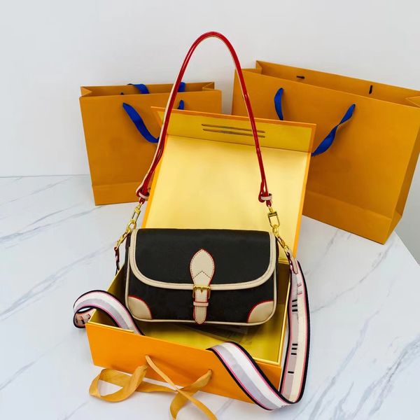 

designer handbag luxury women's messenger bag cross body bag retro single shoulder presbyopic nurse's pouch large capaci