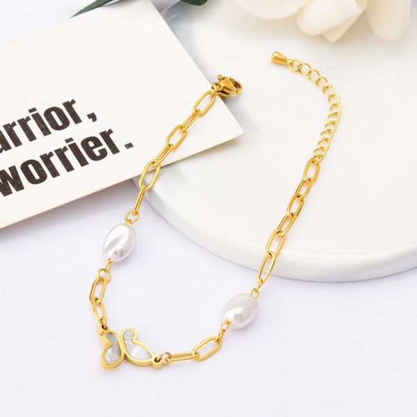 Vergoldetes Schmetterlings-Charm-Armband mit weißen Perlen als Geschenk für Frauen