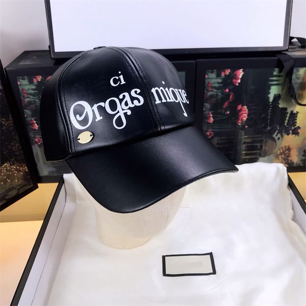 

Designer Fashion Unisex Leather Baseball Cap Bucket Hat Two Styles Of White Letter Color Matching Men Women Sun Casual Ball Caps